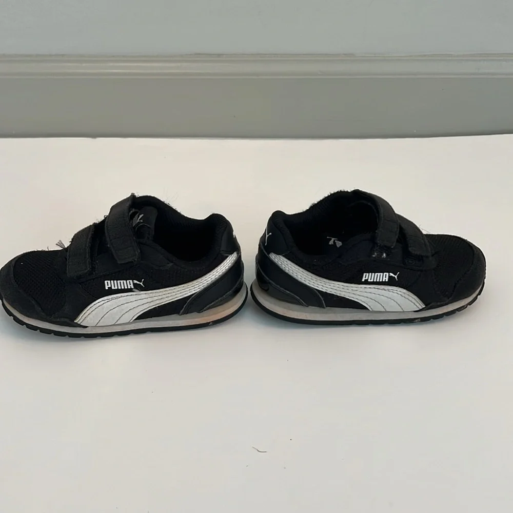 GUC Puma Black Sneakers